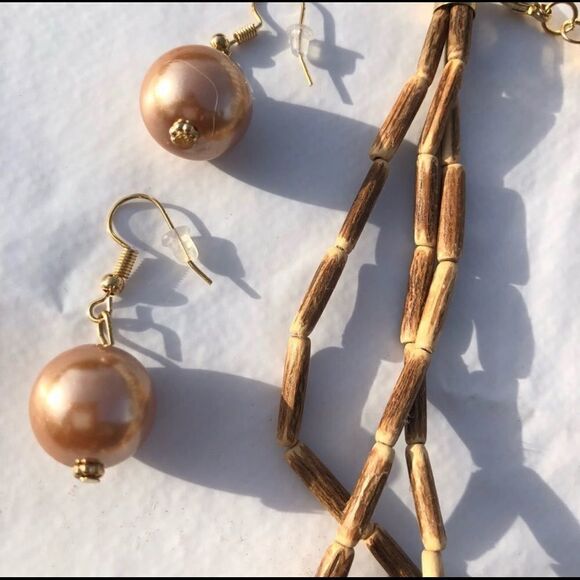 SUMMER Necklace & Earring Set Faux Pearls and  Wooden beads  New - Picture 5 of 7